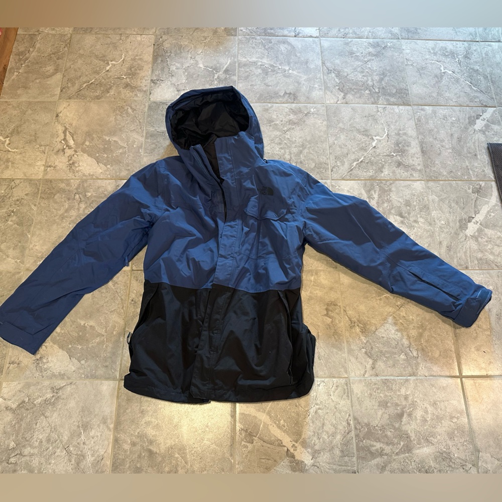 The North Face Men's Blue and Black snow jacket